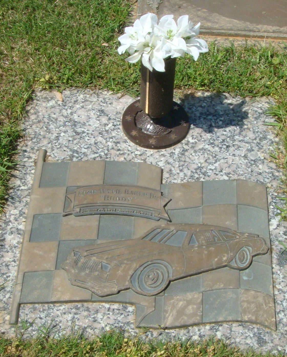 Grave marker of Buddy Baker