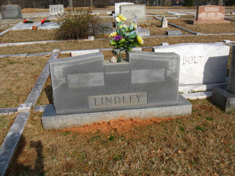 Grave marker of Butch Lindley