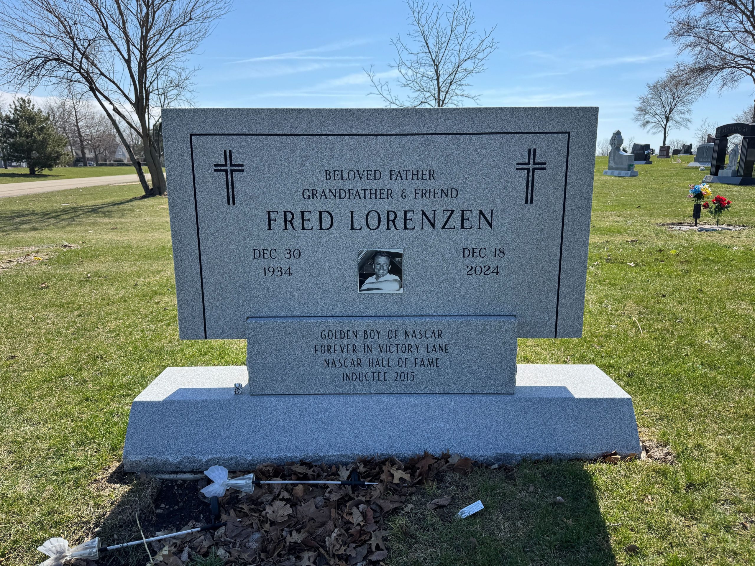 Grave marker of Fred Lorenzen